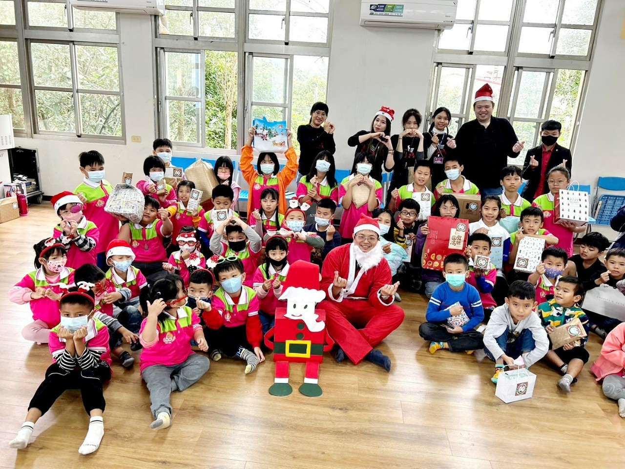 LINE_ALBUM_1121221聖誕節活動_231222_31.jpg